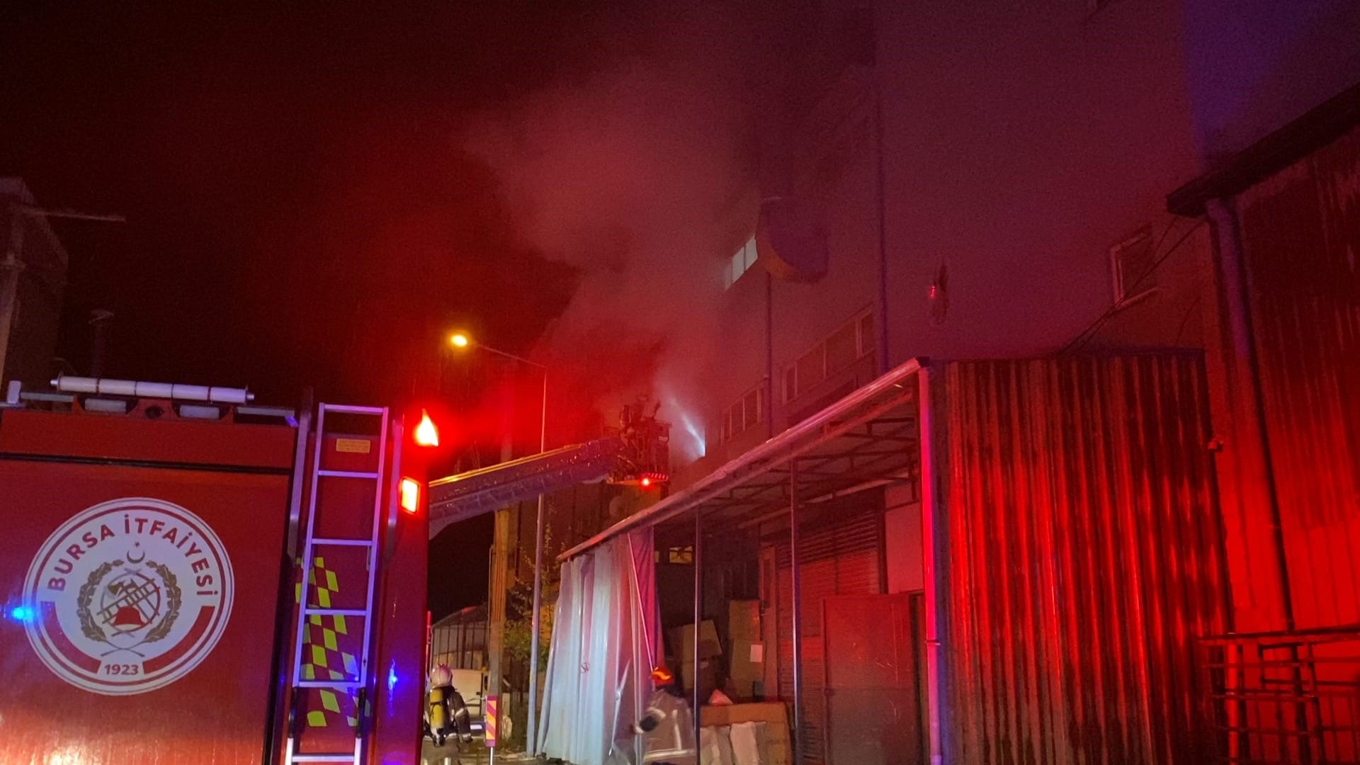 Bursa İnegöl’de Fabrika Yangını Paniğe Neden Oldu