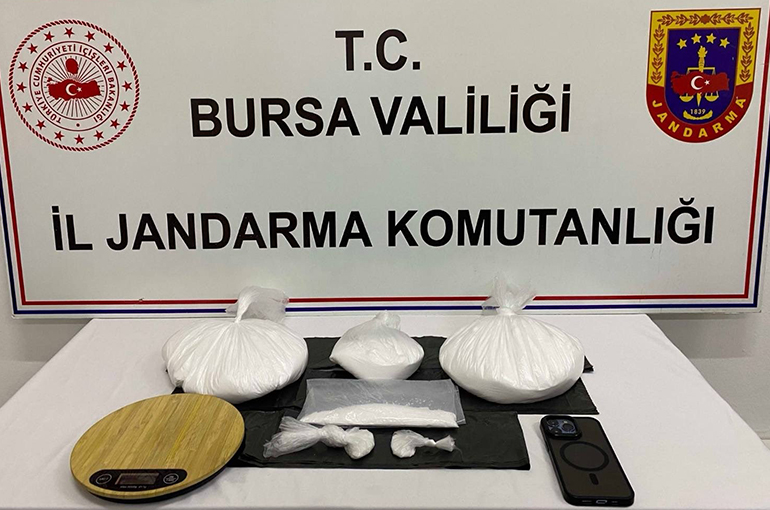 Bursa’da jandarmadan uyuşturucu operasyonu: 2 kilo 355 gram metamfetamin ele geçirildi