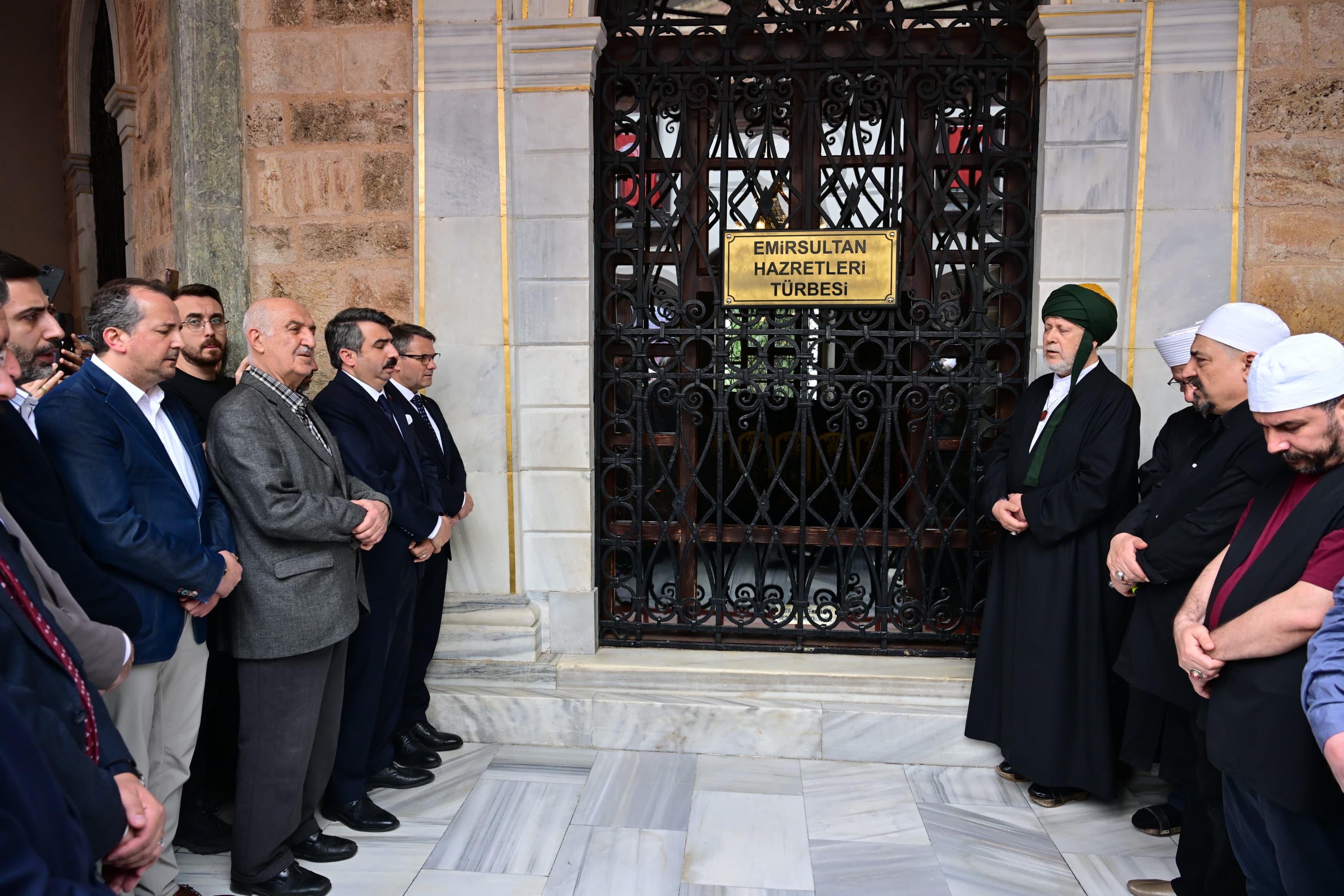 Emirsultan'da Erguvan Bayramı coşkusu